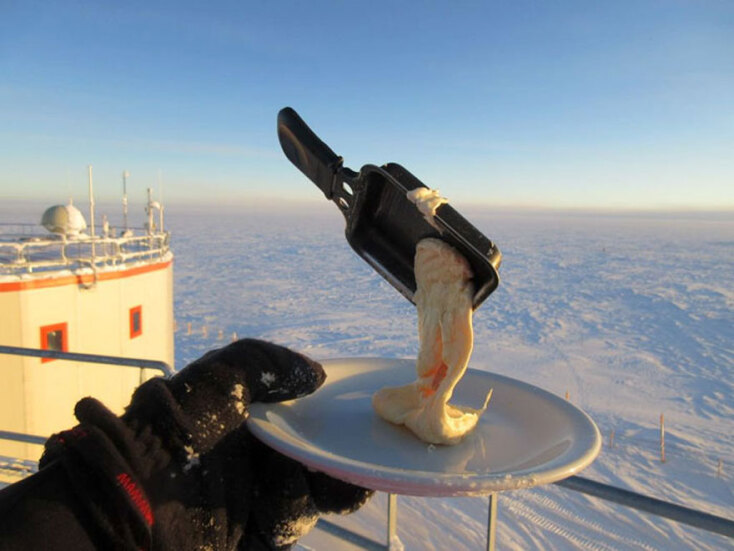 cooking-food-antarctica-cyprien-verseux2-5bbc51db32509_700.jpg