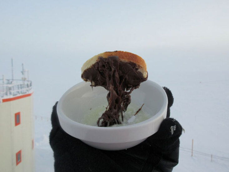 cooking-food-antarctica-cyprien-verseux4-5bbc51de6ab9e_700.jpg