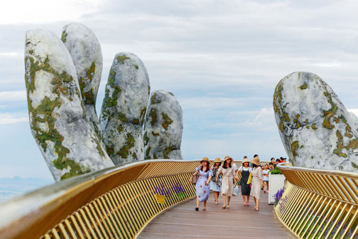 creative-design-giant-hands-bridge-ba-na-hills-vietnam-5b5ec9f26db57_700.jpg