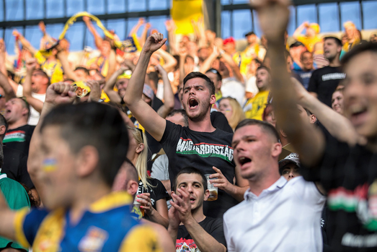 Ο φωτογράφος Ίστβαν Φεκέτε, γυρίζει τα γήπεδα όλου του πλανήτη.