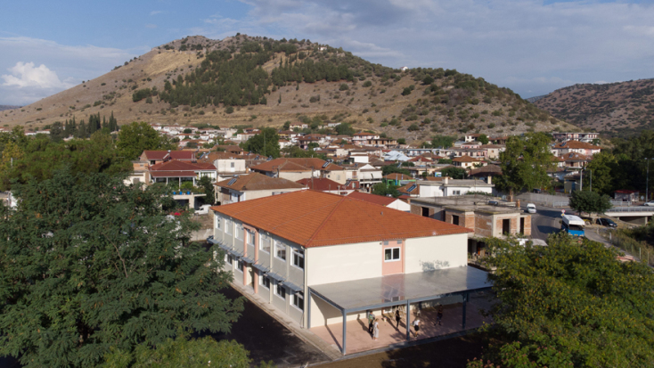 ​Μετά τον σεισμό στο Δαμάσι Τυρνάβοu, ο Όμιλος ΓΕΚ ΤΕΡΝΑ, ανέλαβε την κατασκευή του νέου δημοτικού σχολείου