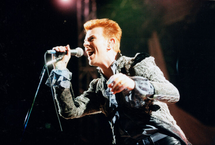 Στιγμιότυπο από τη συναυλία του David Bowie στην Αθήνα, τον Ιούλιο του 1996