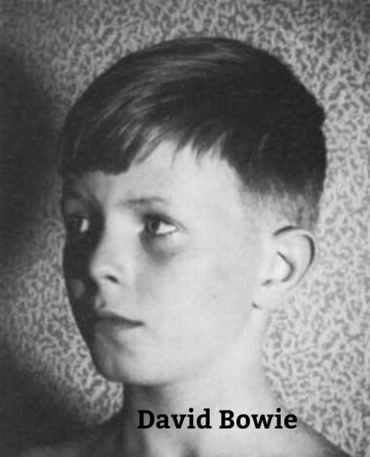 Ο David Bowie σε νεαρή ηλικία