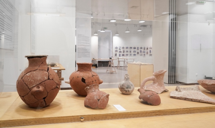 δες ΑΠΕΝΑΝΤΙ. Ένας οικισμός στην Κέρο 4.500 χρόνια πριν στην Πινακοθήκη του Δήμου Αθηναίων