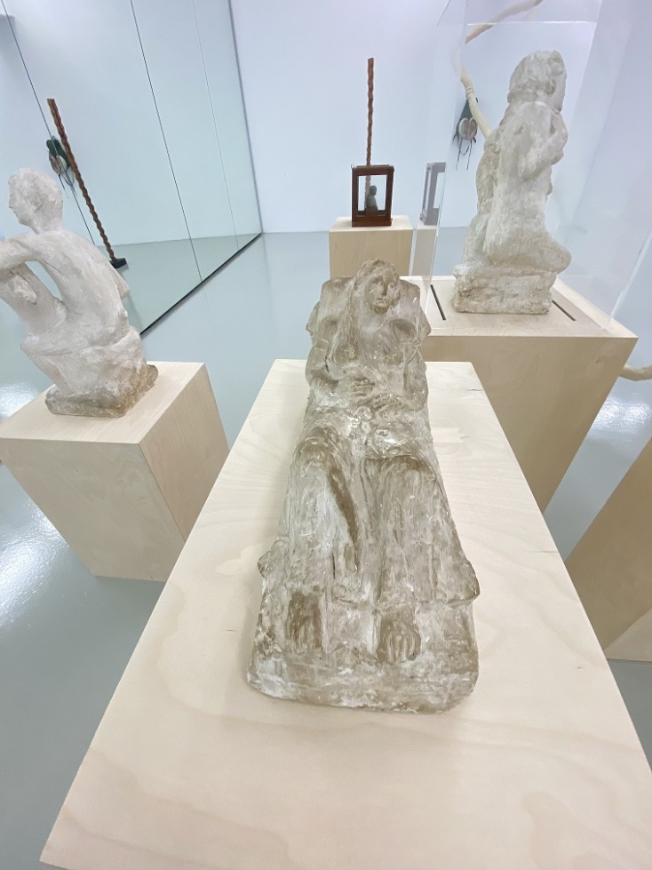 Η νέα έκθεση «Anti-Structure / Αντι-Δομή» σε επιμέλεια Ανδρέα Μελά πραγματοποιείται από το Ίδρυμα του ΔΕΣΤΕ στη Νέα Ιωνία με συμμετοχή 21 καλλιτεχνών.