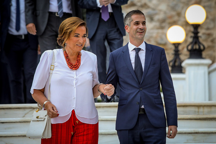  ΝΤΟΡΑ ΜΠΑΚΟΓΙΑΝΝΗ - ΚΩΣΤΑΣ ΜΠΑΚΟΓΙΑΝΝΗΣ /  ΔΕΞΙΩΣΗ ΣΤΟ ΠΡΟΕΔΡΙΚΟ ΜΕΓΑΡΟ ΓΙΑ ΤΗΝ 46Η ΕΠΕΤΕΙΟ ΑΠΟ ΤΗΝ ΑΠΟΚΑΤΑΣΤΑΣΗ ΤΗΣ ΔΗΜΟΚΡΑΤΙΑΣ ΤΗΝ ΧΩΡΑ 