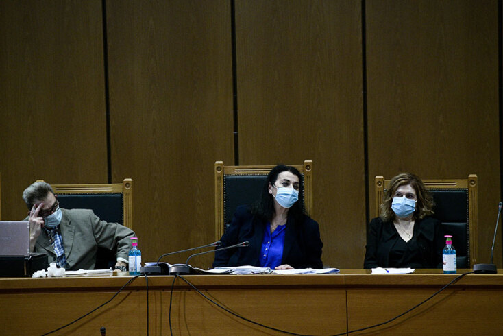 Δίκη Χρυσής Αυγής - Βράδυ Τετάρτης 7 Οκτωβρίου 2020: Η πρόεδρος του δικαστηρίου Μαρία Λεπενιώτη ακούει τα ελαφρυντικά που παρουσιάζουν οι συνήγοροι υπεράσπισης