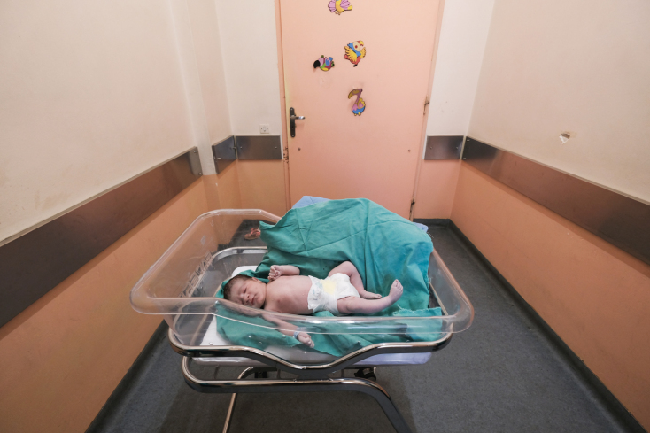 Νεογένηττο μωρό σε νοσοκομείο