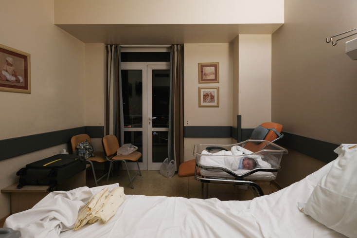 Νεογένηττο μωρό σε νοσοκομείο