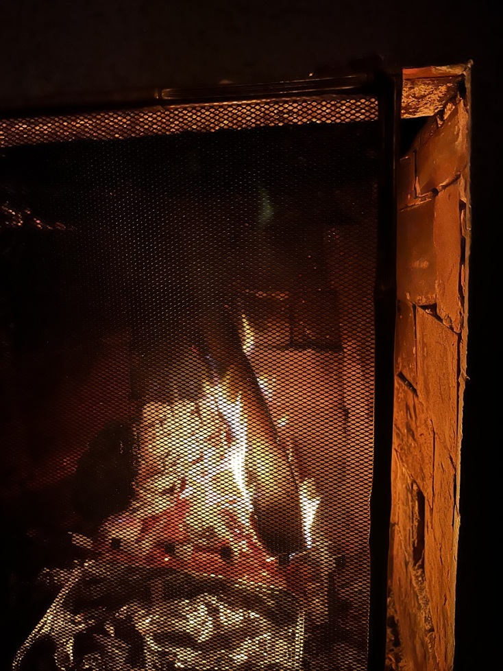 Αναμμένο τζάκι