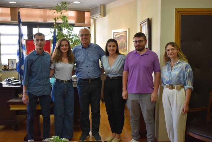 O Δήμαρχος Λαρισαίων Απόστολος Καλογιάννης και το Δημοτικό Συμβούλιο Νεολαίας του Δήμου Λαρισαίων