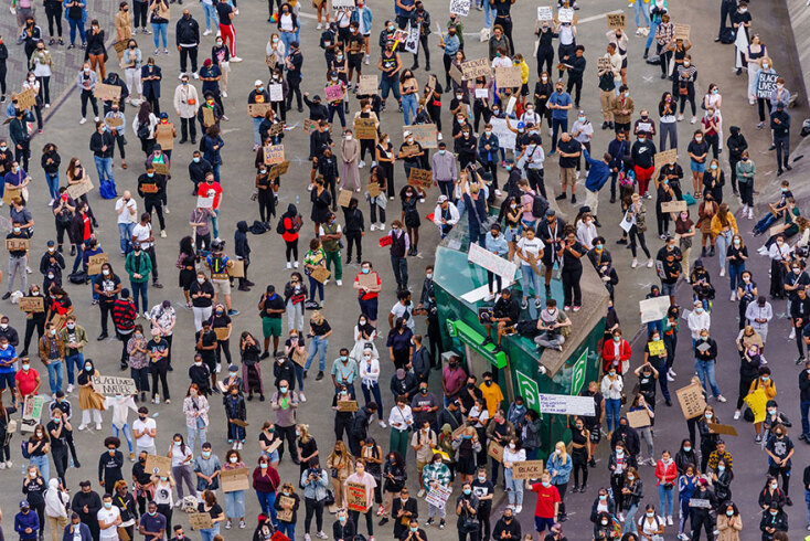 Ρότερνταμ: Πλήθος κόσμου εν μέσω κορωνοϊού στη διαδήλωση για τη δολοφονία του Τζορτζ Φλόιντ
