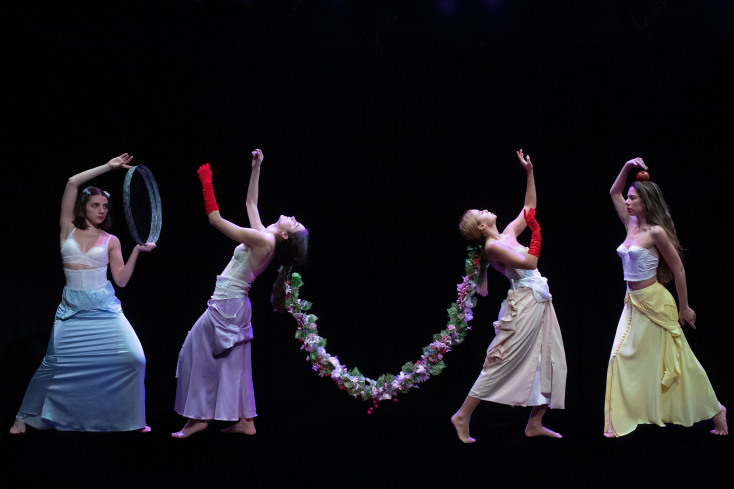 Σκηνή από την παράσταση "Δόξα κοινή, από την Οδό Φιλελλήνων"