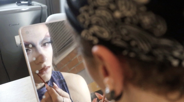 Enola: Το πιο εμβληματικό Gay bar της Θεσσαλονίκης και η συνεισφορά του στη drag κουλτούρα της πόλης.