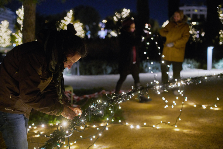 «Μπορεί οι εγκαταστάσεις μας να γίνονται με αφορμή την περίοδο των Χριστουγέννων, αλλά μπορούν να σταθούν και πέρα από αυτή», λέει ο Βασίλης Ντόβρος, ιδρυτικό μέλος των Beforelight