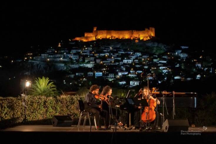 Το περσινό Φεστιβάλ έγινε υβριδικά λόγω της πανδημίας, συνδέοντας Έλληνες και ξένους μουσικούς μέσω διαδικτύου