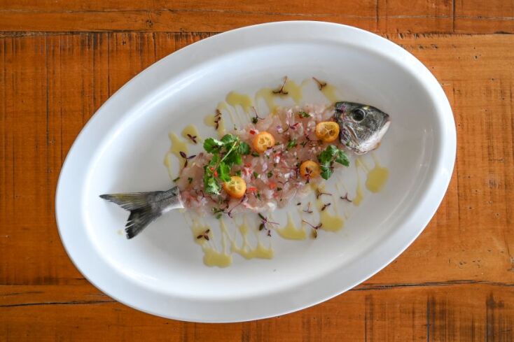 Σεβίτσε από τσιπούρα με χυμό εσπεριδοειδών, κουμ κουατ και passion fruit   