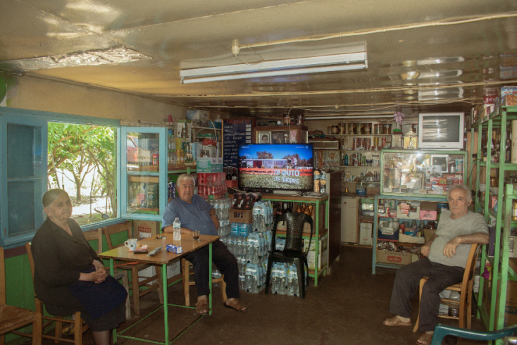 Το καφενείο στην Αιτωλοακαρνανία με τους θαμώνες του