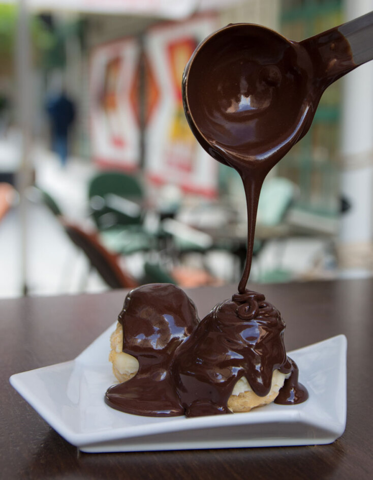 Το φημισμένο προφιτερόλ του Pera