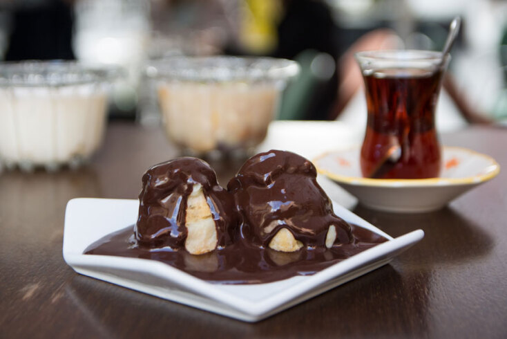 Το φημισμένο προφιτερόλ του Pera