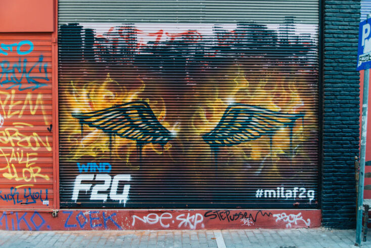 WINGS ON FIRE: Το νέο graffiti στου Ψυρρή που «καίει»!