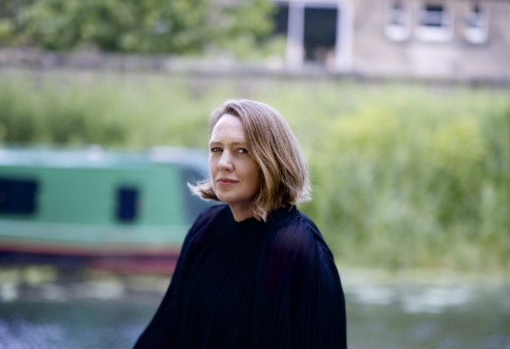 «Φωτιά που σιγοκαίει»: Το νέο καθηλωτικό θρίλερ της Paula Hawkins