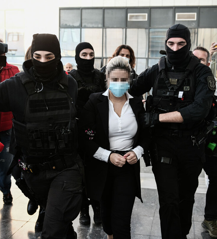 Η Έφη Κακαράντζουλα είχε «ποταπά κίνητρα» ανέφερε ο εισαγγελέας στη δίκη για την επίθεση με το βιτριόλι, ζητώντας να κριθεί ένοχη για απόπειρα ανθρωποκτονίας από πρόθεση