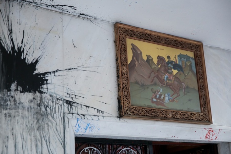 Βανδαλισμοί στην εκκλησία που λειτουργούσε ο ιερέας