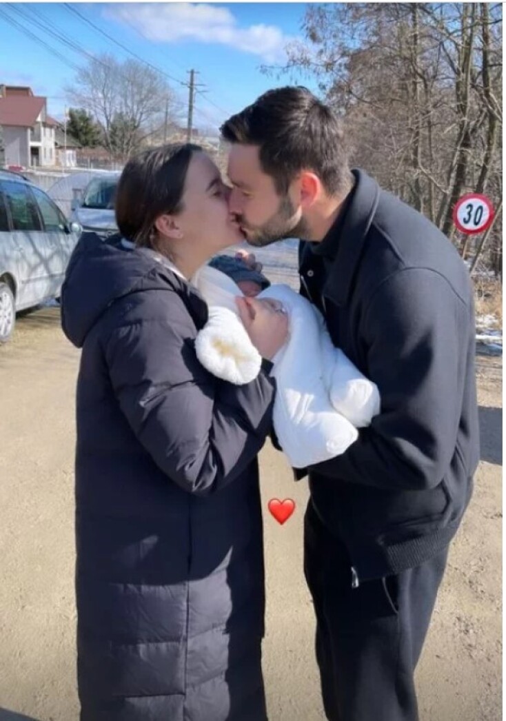 Γεβγέν Σάκχοφ: Συνάντησε τη σύζυγό του και την κόρη του μετά τις ώρες αγωνίας