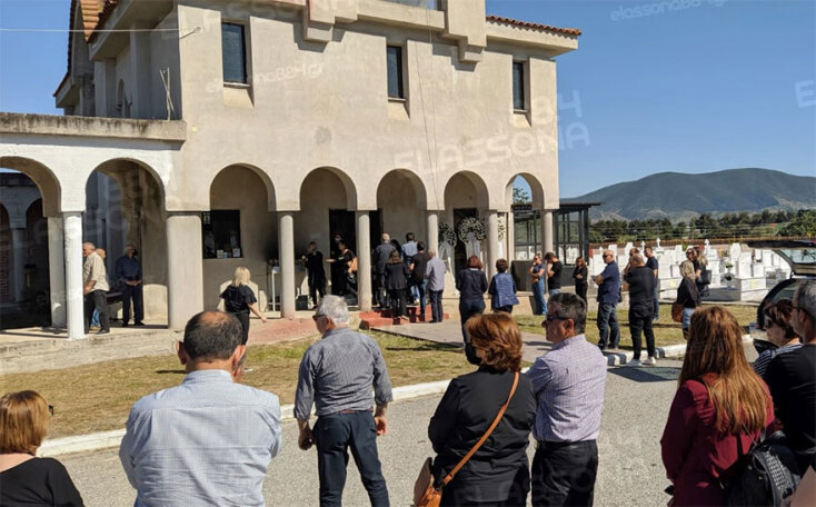 Θλίψη στην κηδεία του μωρού που σκοτώθηκε σε τροχαίο στην Ελασσόνα