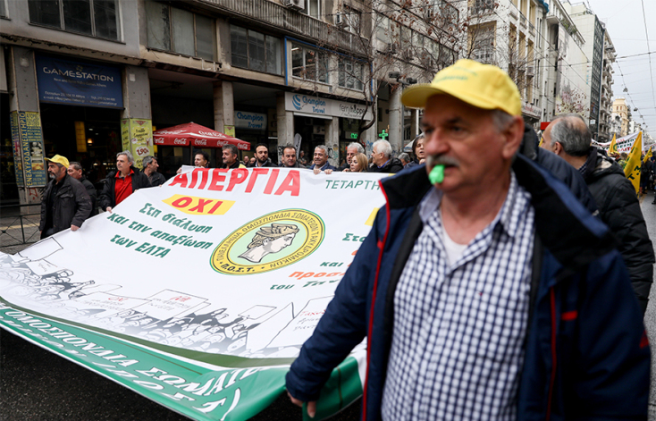 Εργαζόμενοι στα ΕΛΤΑ διαμαρτύρονται για τις μαζικές απολύσεις