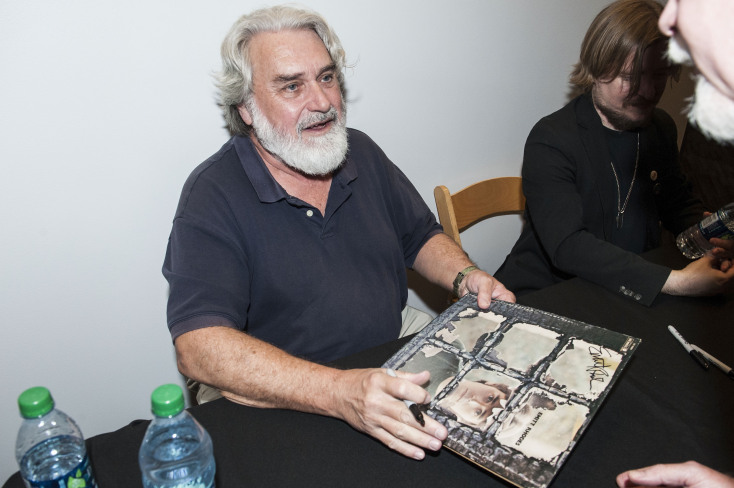 Ο Emitt Rhodes υπογράφει αυτόγραφα στο The Grammy Museum, 25 Φεβρουαρίου 2016, Λος Άντζελες