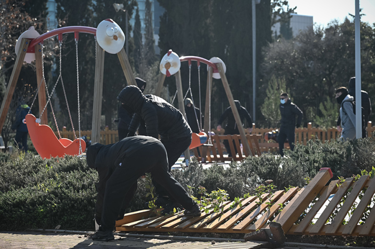 Ένταση έξω από το υπουργείο Παιδείας