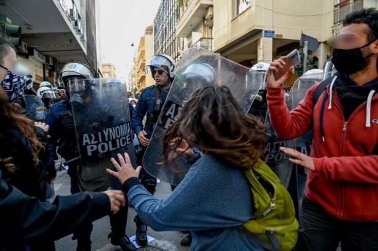 Ένταση στο κέντρο μετά από πορεία ενάντια στην υποχρεωτική λήψη DNA στα πανεπιστήμια 