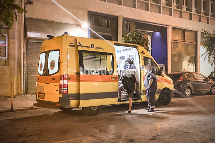 Θεσσαλονίκη: Υπερασπίστηκαν νεαρή που μάλωνε με τον σύντροφό της και δέχτηκαν άγρια επίθεση © Thestival.gr