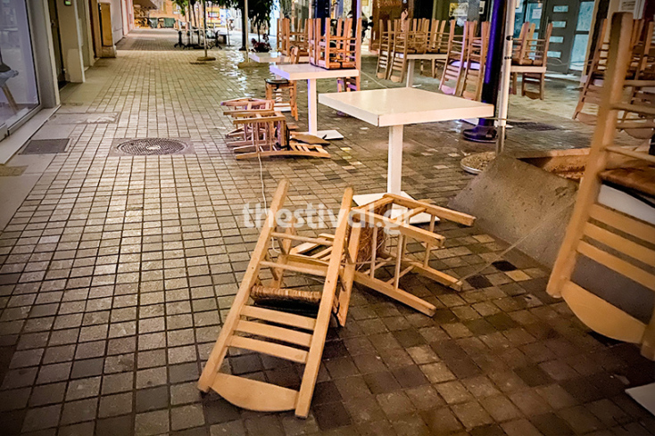 Θεσσαλονίκη: Υπερασπίστηκαν νεαρή που μάλωνε με τον σύντροφό της και δέχτηκαν άγρια επίθεση © Thestival.gr