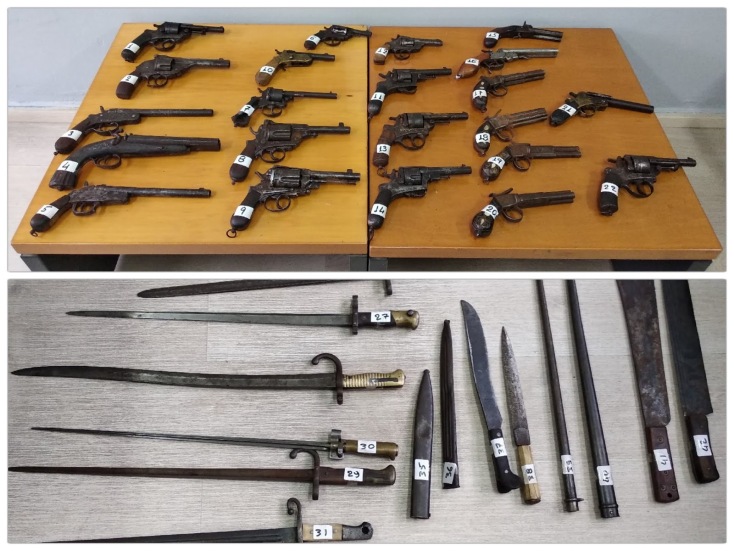 Ιωάννινα: Ολόκληρο... οπλοστάσιο του 19ου αιώνα έκρυβε ο σάκος ανάμεσα στις καλαμιές