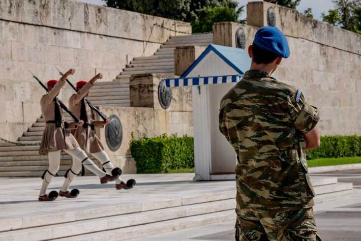 Εύζωνες © Πέτρος Καλφαμανώλης