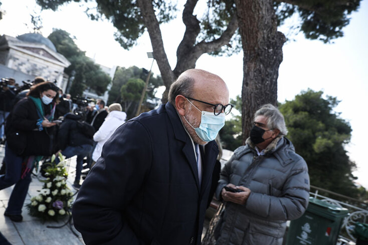 Ο Ευάγγελος Αντώναρος στην κηδεία του Γιώργου Τράγκα