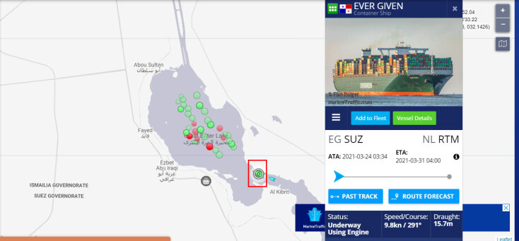 To «Ever Given» κινείται στη Διώρυγα του Σουέζ, φθάνοντας στη «Μεγάλη Πικρή Λίμνη»
