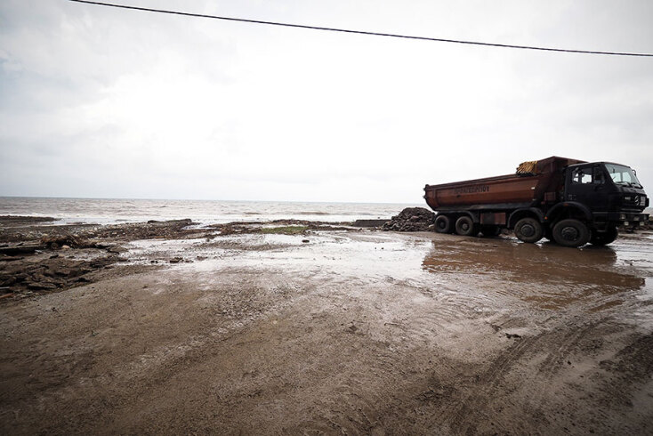 Παραλία και θάλασσα έγιναν «ένα» στη Βόρεια Εύβοια, όπου σημειώθηκαν καταστροφικές πλημμύρες
