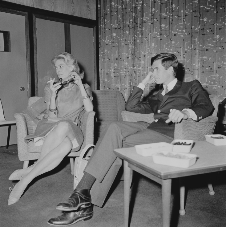 Η Μελίνα Μερκούρη με τον Άντονι Πέρκινς στο Χίθροου, Ιούλιος 1961.