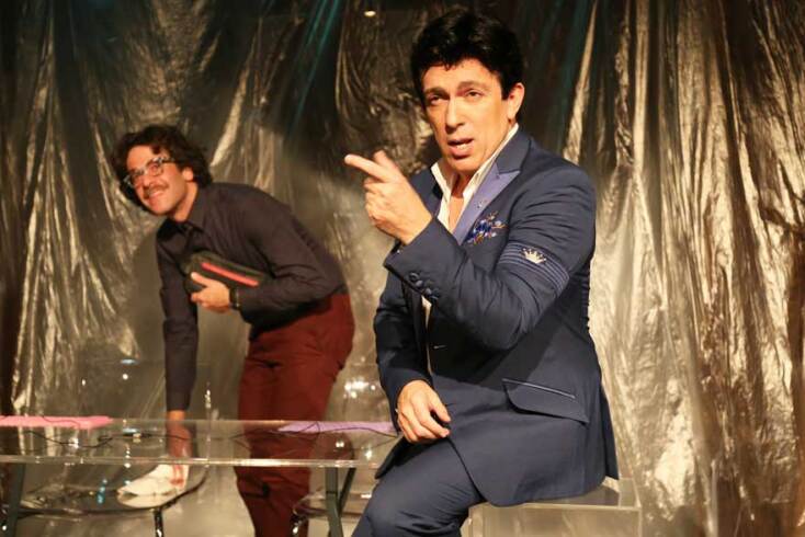 «Όταν πεθάνω, θάψτε με στο Facebook!» στο θέατρο Μπέλλος