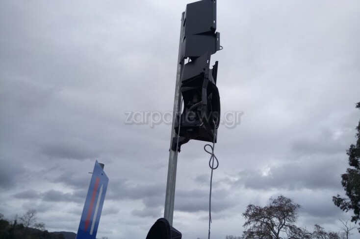 Χάνια: Άγνωστοι άνοιξαν πυρ και κατέστρεψαν φανάρι στη στρατιωτική γέφυρα