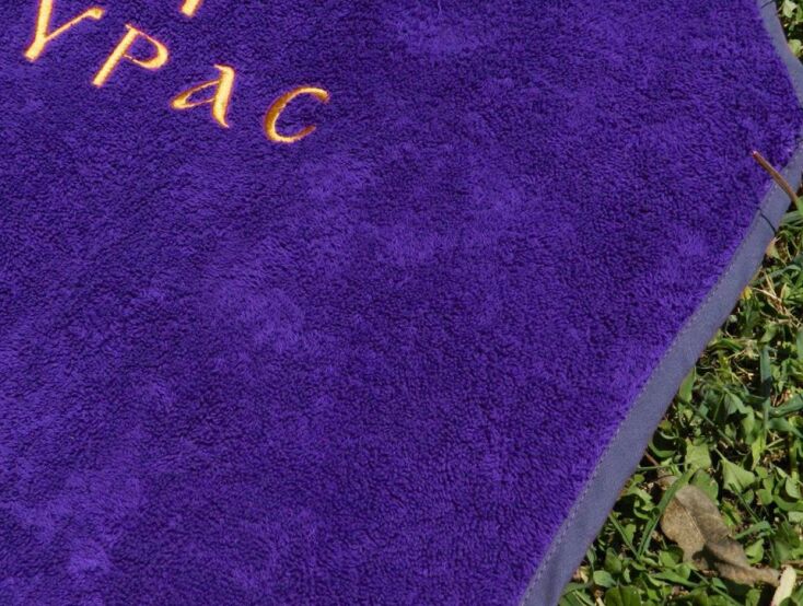 Αλκίνοος Μπούκουρας: Η ψυχή των Τελεταί Μπούκουρα τοποθετείται περί του μαύρου χιούμορ, του θανάτου και άλλων δαιμονίων