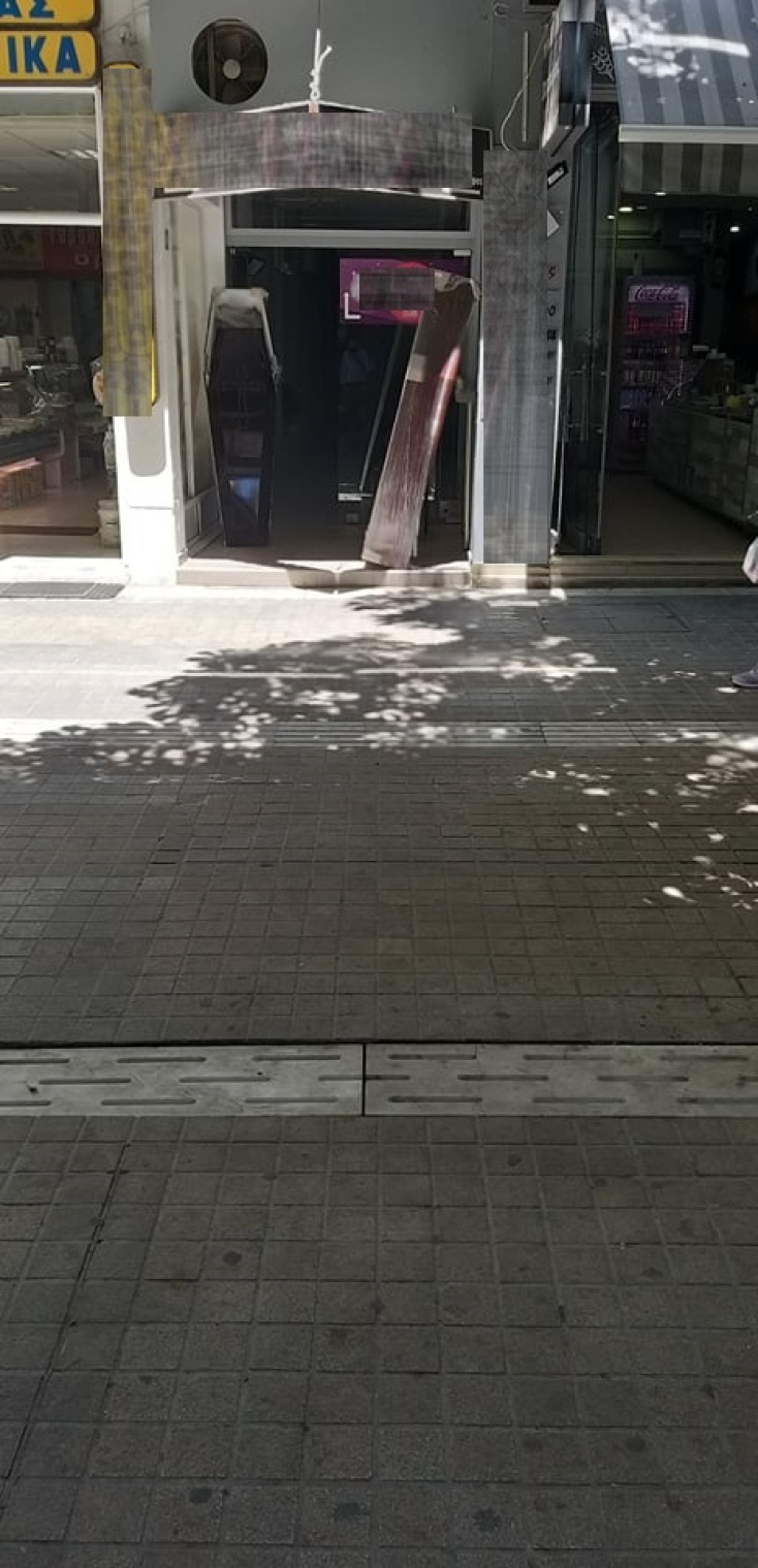 Άφωνοι οι περαστικοί στην Κοζάνη: Αντίκρισαν φέρετρα έξω από νυχτερινό κέντρο διασκέδασης