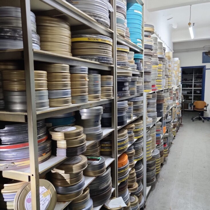 Αρχείο με μπομπίνες από το κτίριο της οδού Χίου αρ. 53 στο Μεταξουργείο, το οποίο στο παρελθόν στέγαζε τη Φίνος Φιλμ