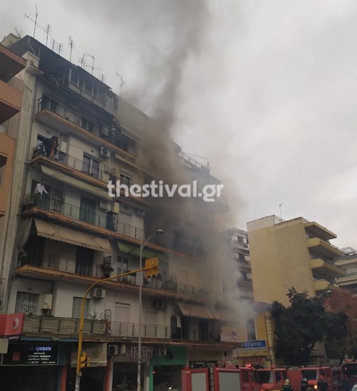Στις φλόγες διαμέρισμα πολυκατοικίας στη Θεσσαλονίκη - Αποπνικτική η ατμόσφαιρα από τους καπνούς
