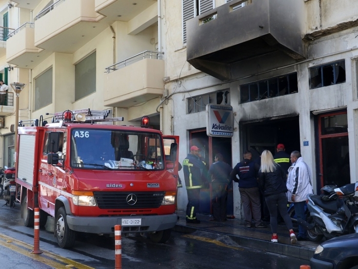 Στις φλόγες συνεργείο μοτοποδηλάτων στην Κρήτη