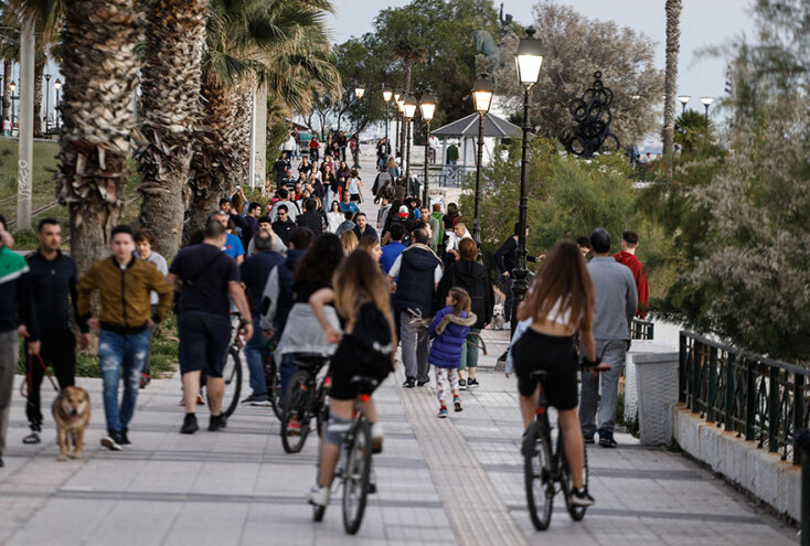 Συνωστισμός το απόγευμα της Κυριακής Πάσχα στον Φλοίσβο  
